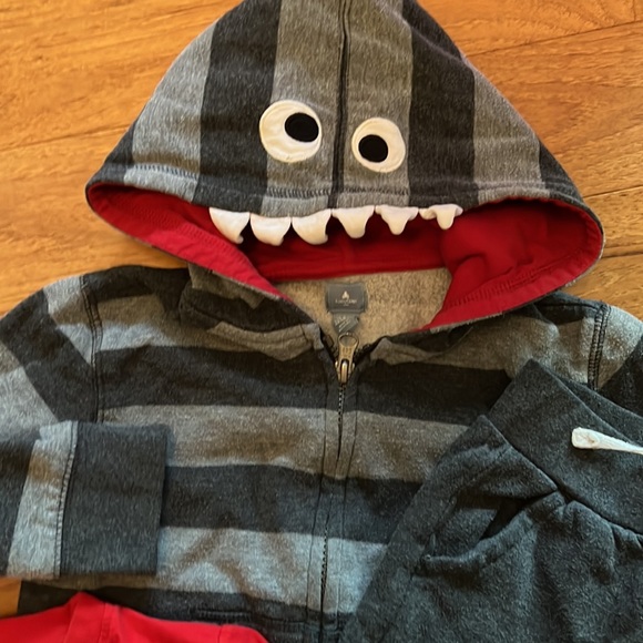 Bundle  size 6 - 3 piece Set. So cute! Hat has monster face. - Picture 2 of 4